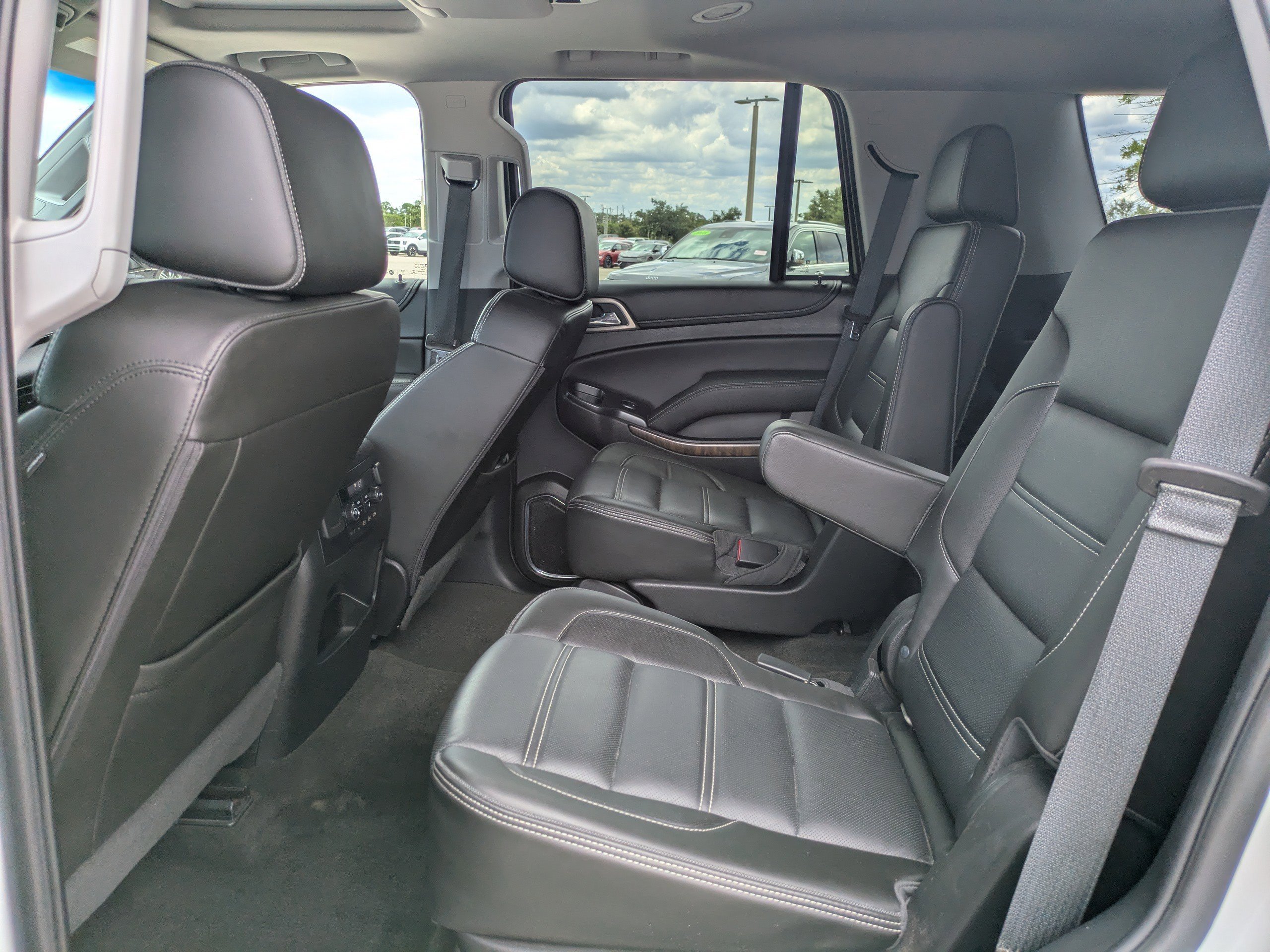 Used 2018 White Frost Tricoat GMC Denali image 15