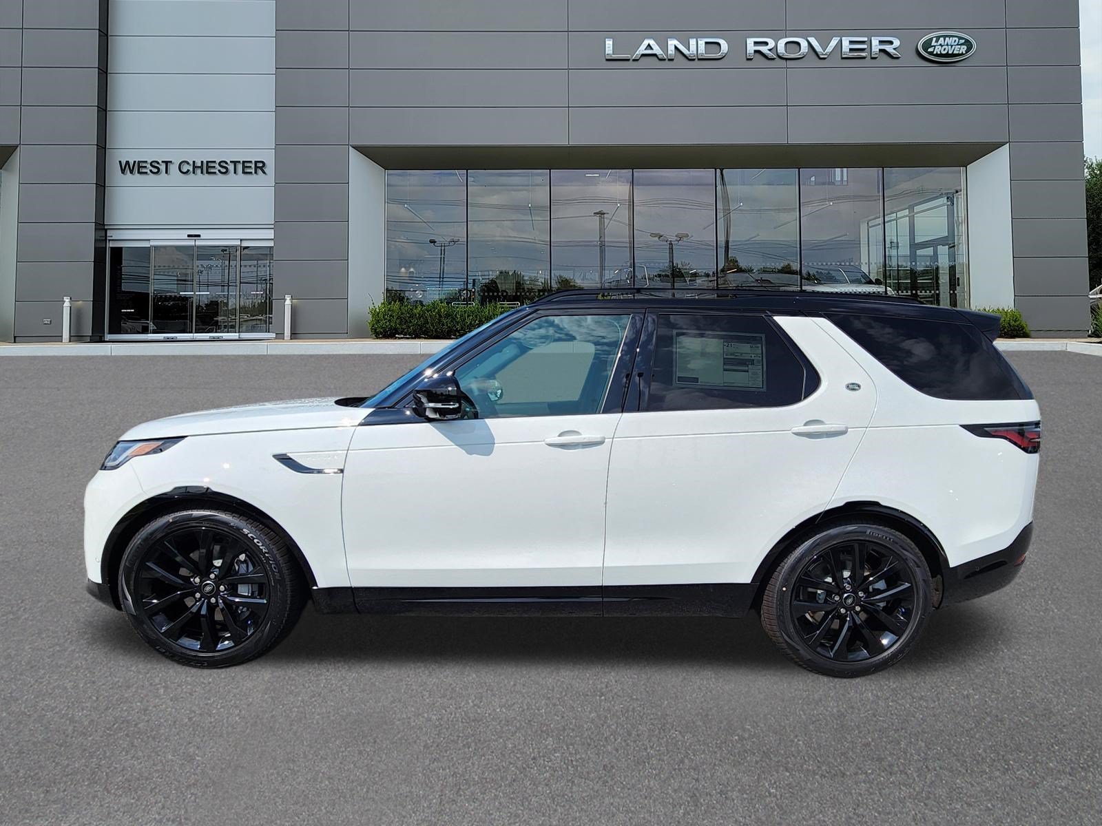New 2026 Fuji White LAND ROVER Dynamic SE image 5
