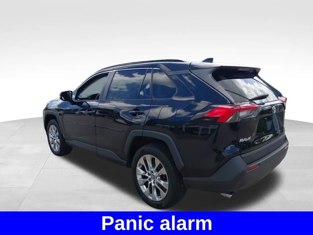 Used 2019 Black Toyota XLE Premium image 23