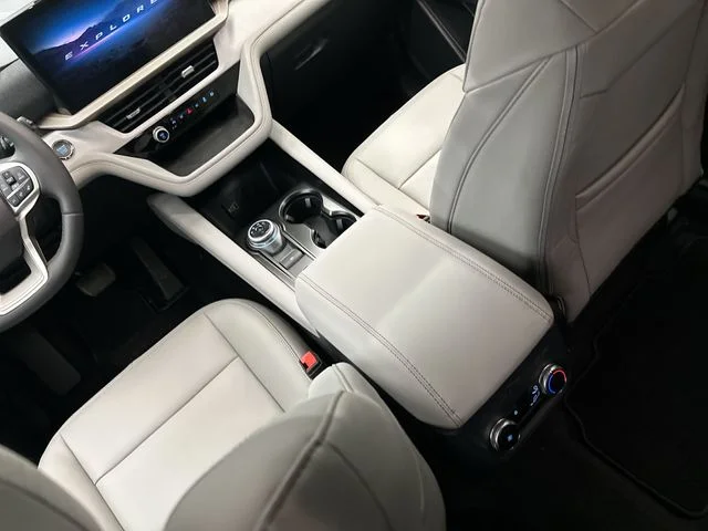 New 2026 Star White Metallic Tri-Coat Ford Active image 24