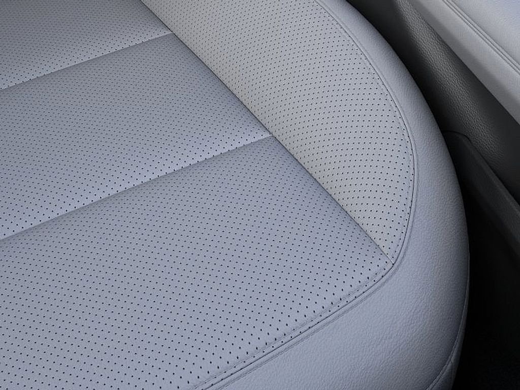 New 2026 Star White Metallic Tri-Coat Ford Platinum™ image 16