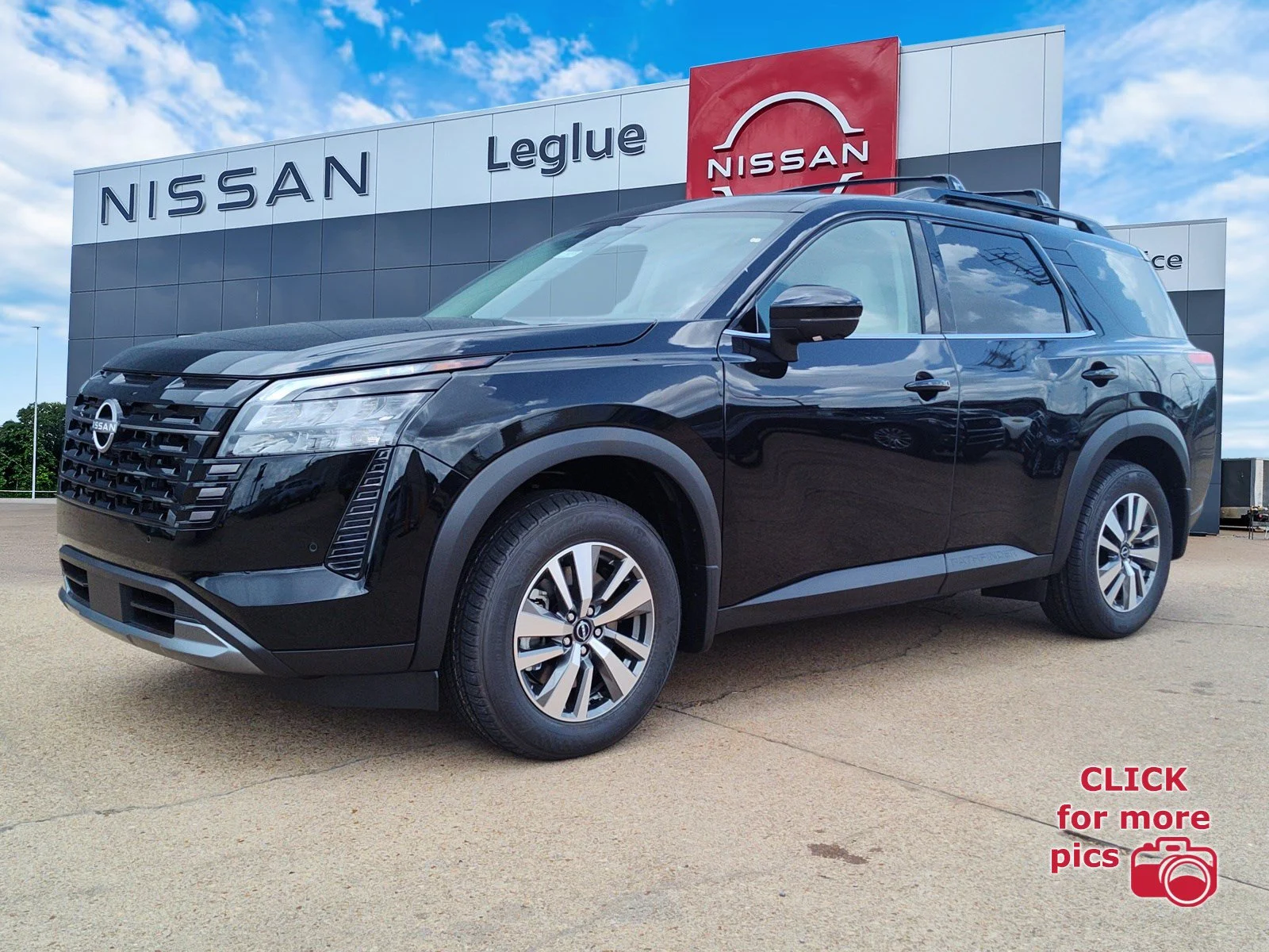 2026 Nissan Pathfinder SL