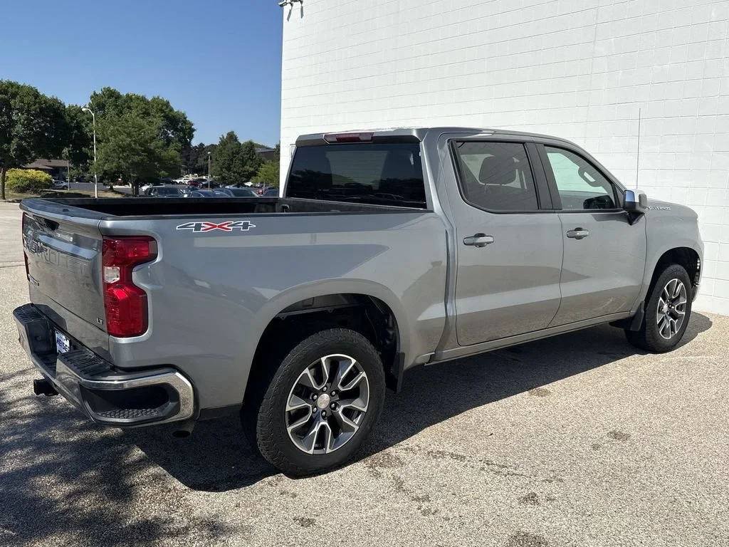 Used 2024 Sterling Gray Metallic Chevrolet LT (2FL) image 13