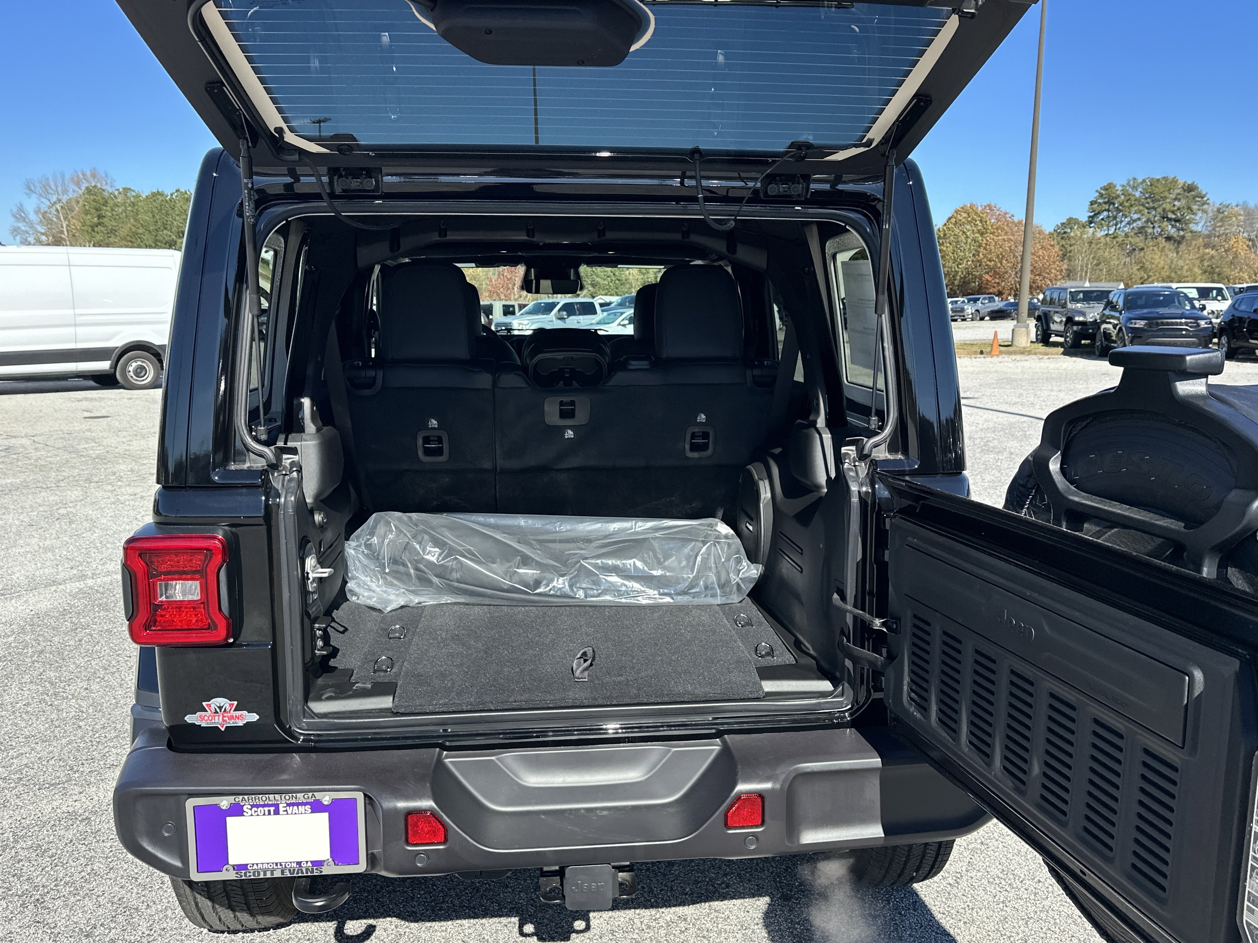 New 2026 Black Clear-Coat Exterior Paint Jeep Sahara image 19