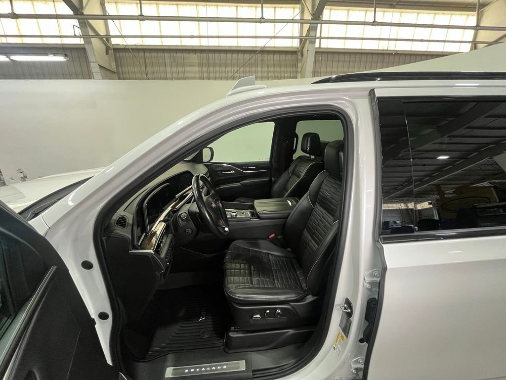 Used 2022 Crystal White Tricoat Cadillac Sport Platinum image 18