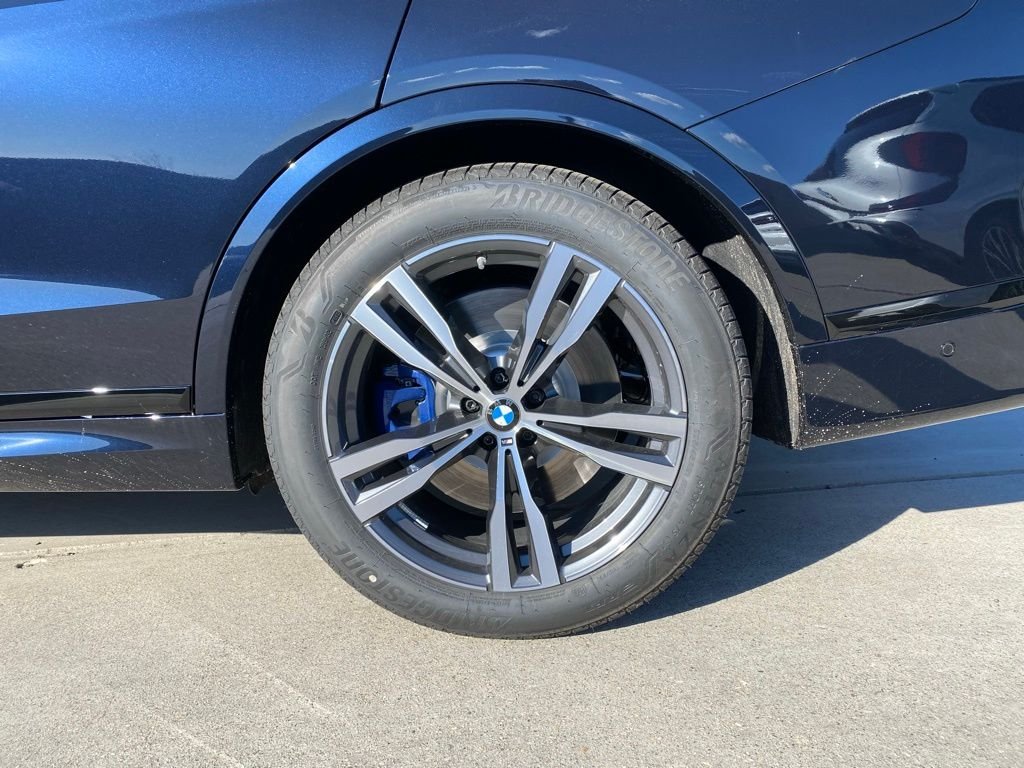 New 2026 Carbon Black Metallic BMW M60i image 5