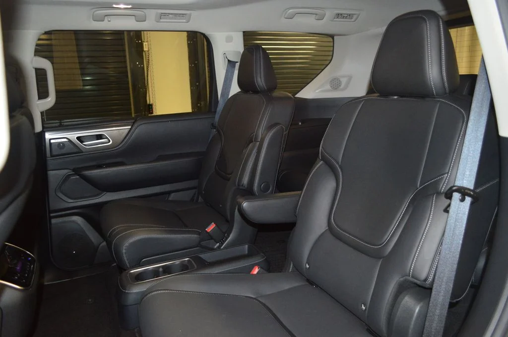 Certified Used 2025 White INFINITI PURE image 33