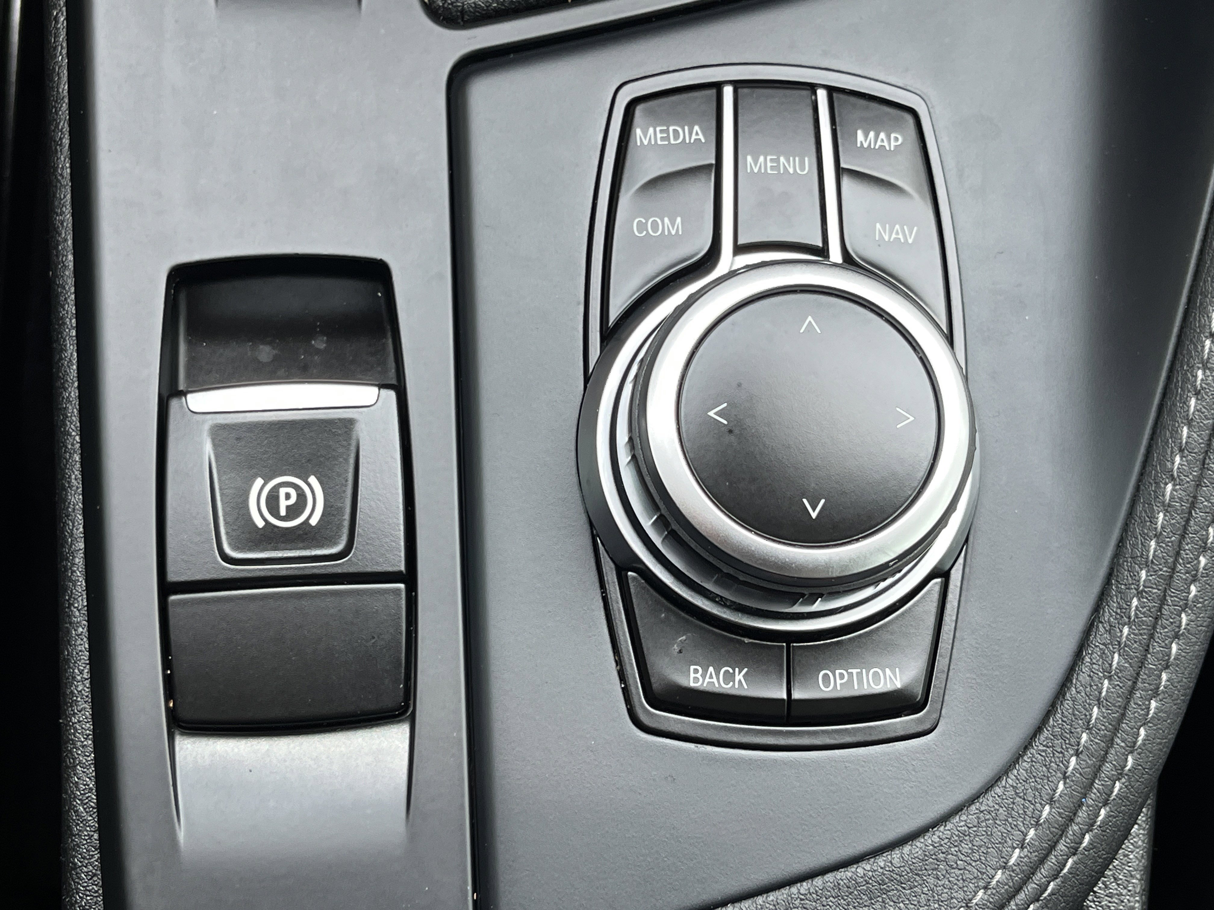 Used 2020 Jet Black BMW sDrive28i image 9