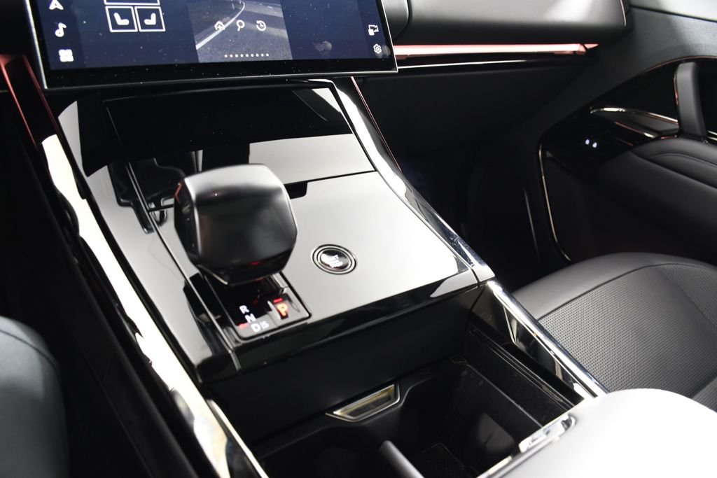 Used 2024 Obsidian Black SV Bespoke Ultra Metallic Gloss Land Rover SV Edition One Obsidian Black image 32