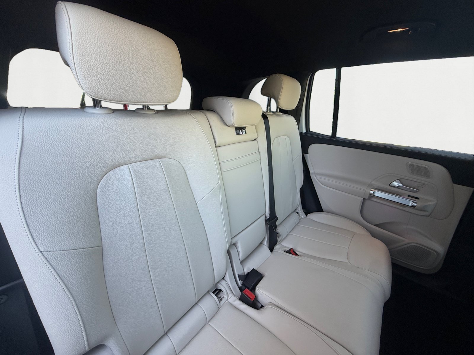 Used 2025 Polar White Mercedes-Benz GLB 250 image 18