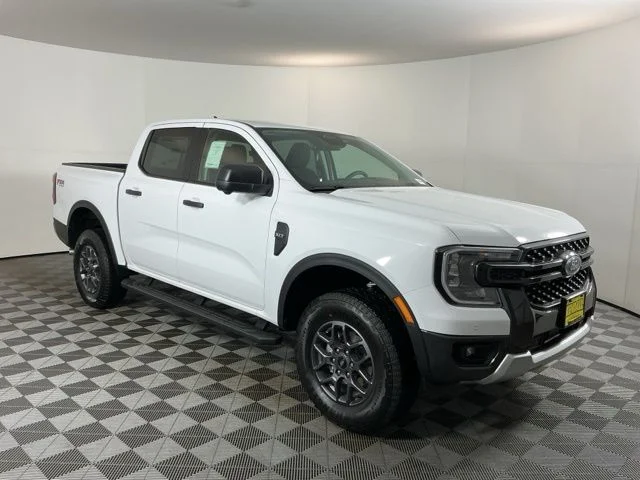 New 2025 Oxford White Ford XLT image 3