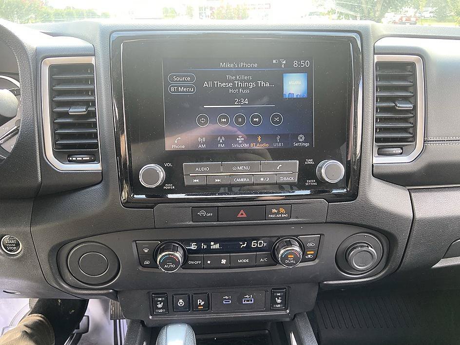Used 2024 Glacier White Nissan SV image 27