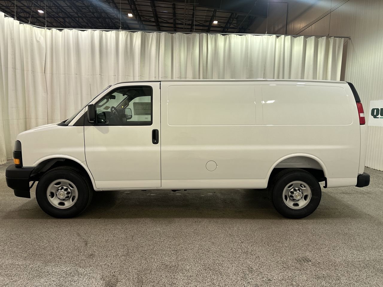 2026 Chevrolet Express Cargo Work Van - Photo 6