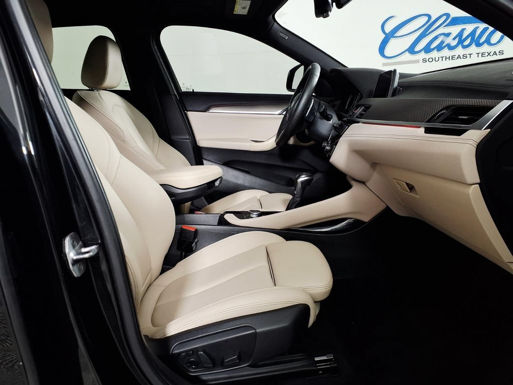 Used 2018 Black Sapphire Me BMW sDrive28i image 11