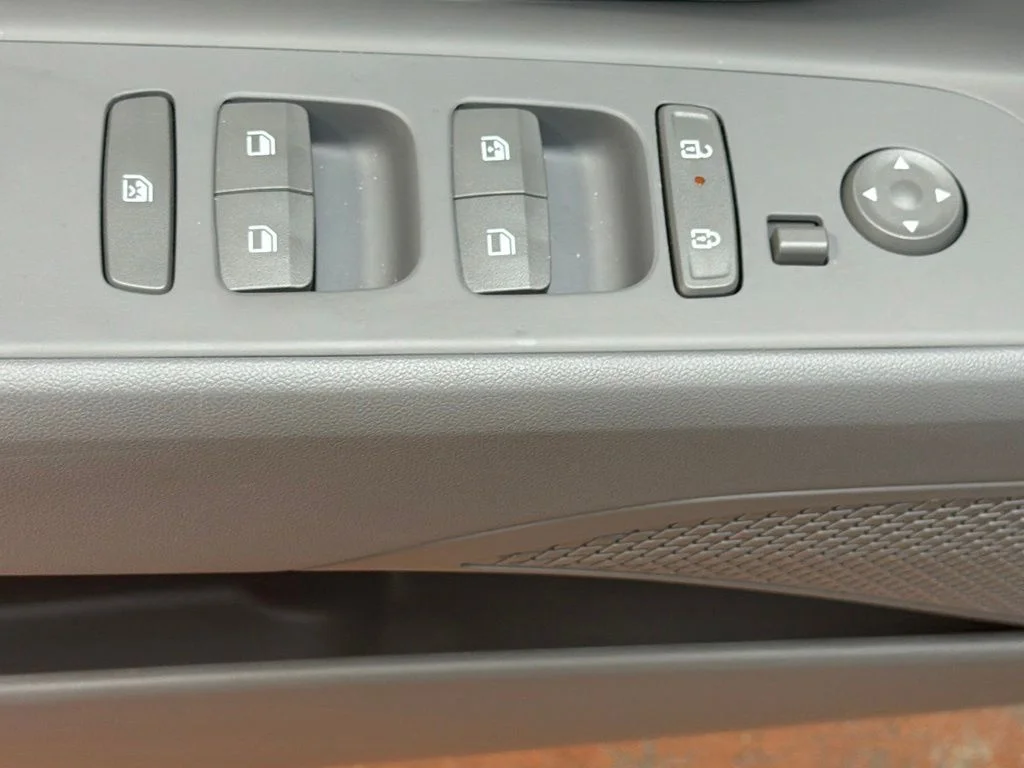 Used 2026 Amazon Gray Hyundai SEL Sport image 21