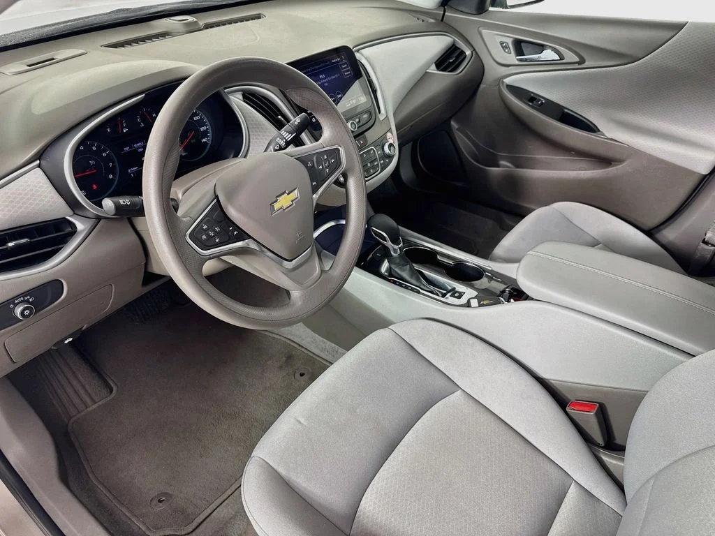 Used 2025 Gray Chevrolet LT image 9