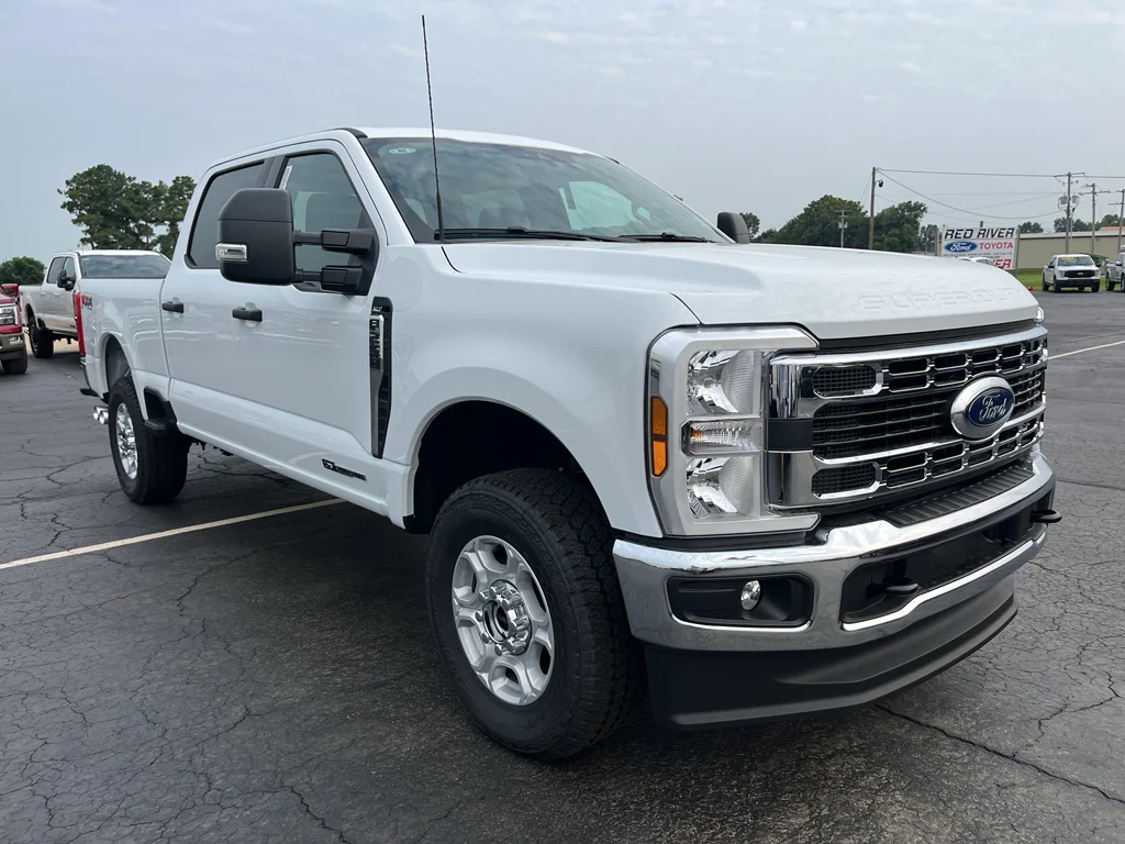 New 2026 Oxford White Ford F-250® XLT image 3