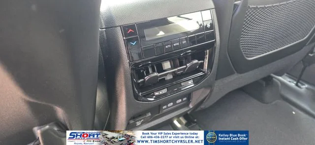 New 2026 Bright White Clear-Coat Exterior Paint Jeep Altitude image 34