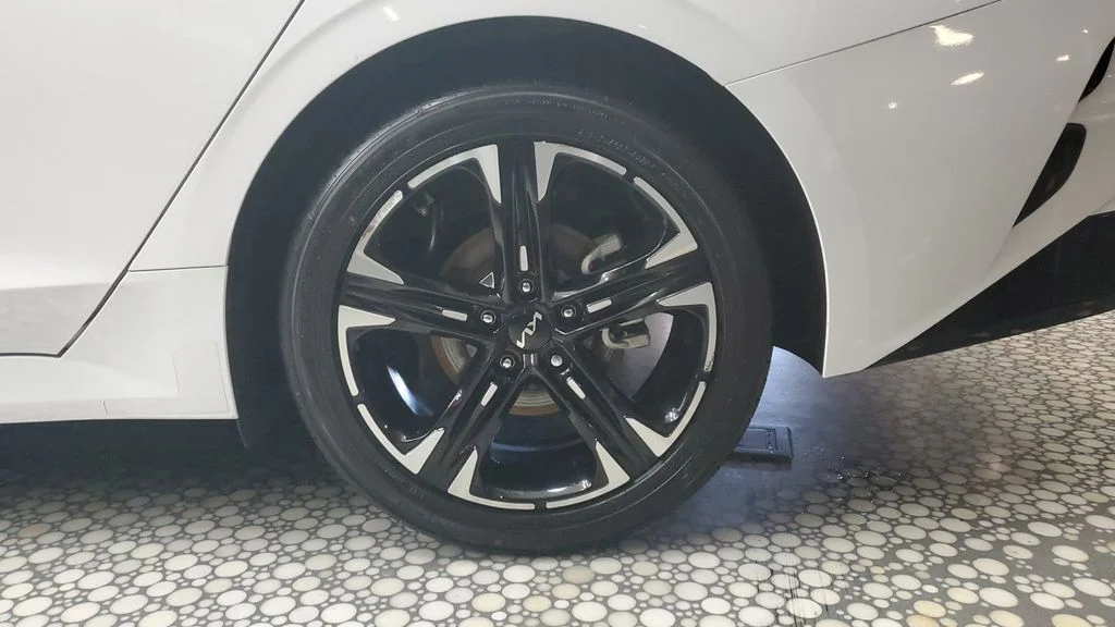 Used 2022 White Kia GT-Line image 6