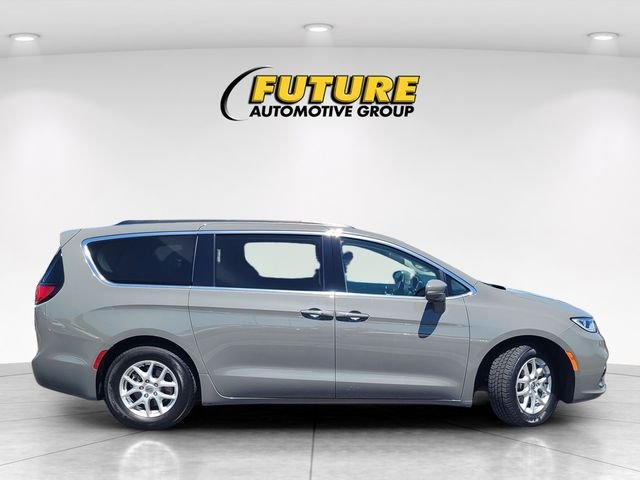Used 2022 White Chrysler Touring L image 3