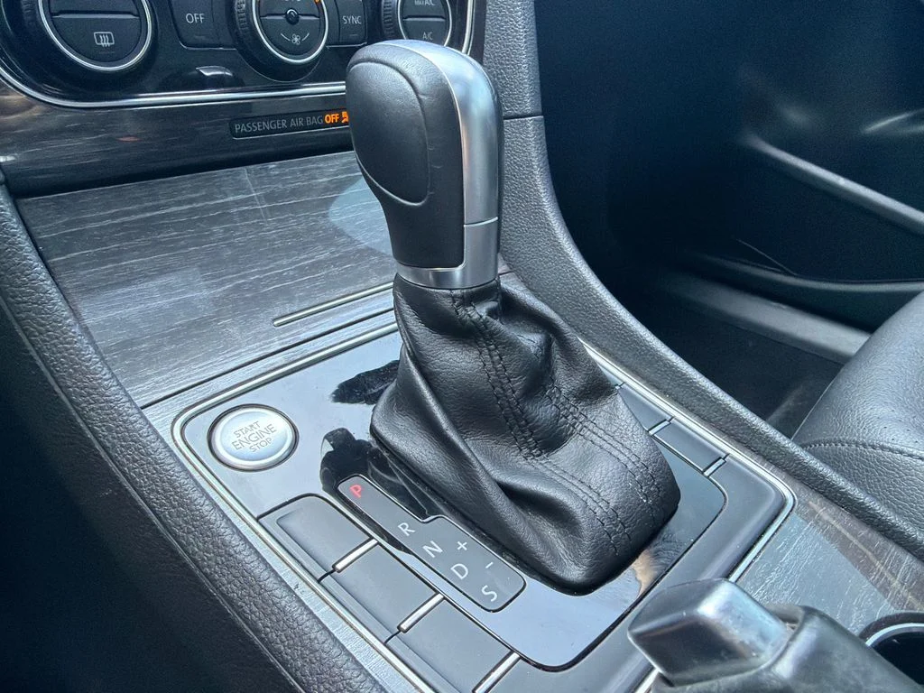 Used 2018 Black Volkswagen 2.0T SE image 31
