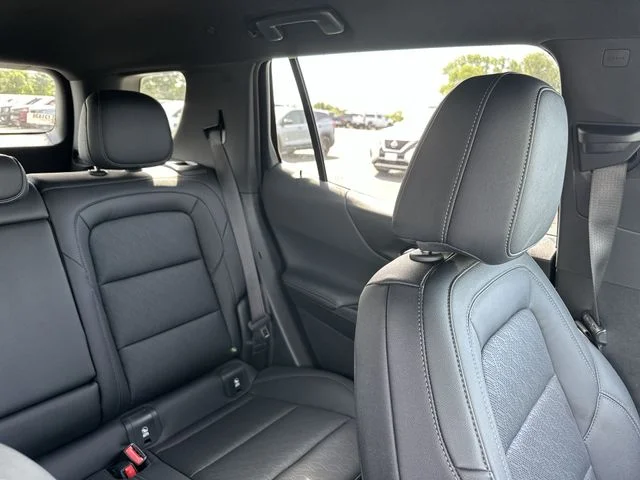 Used 2025 White Chevrolet LT image 14