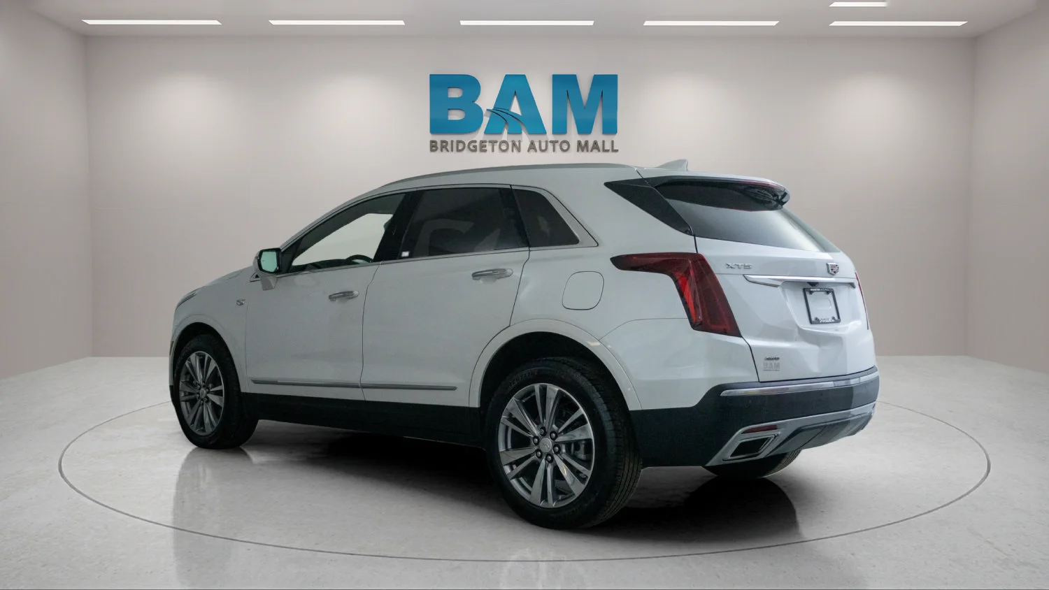 Used 2025 Crystal White Tricoat Cadillac Premium Luxury image 5
