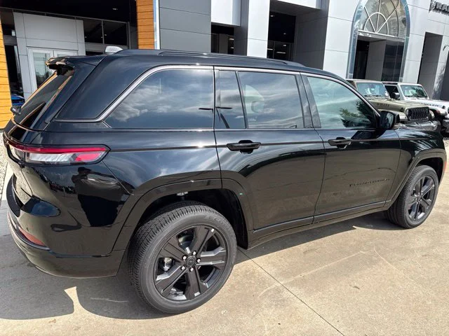 New 2027 Black Jeep Limited Reserve image 3