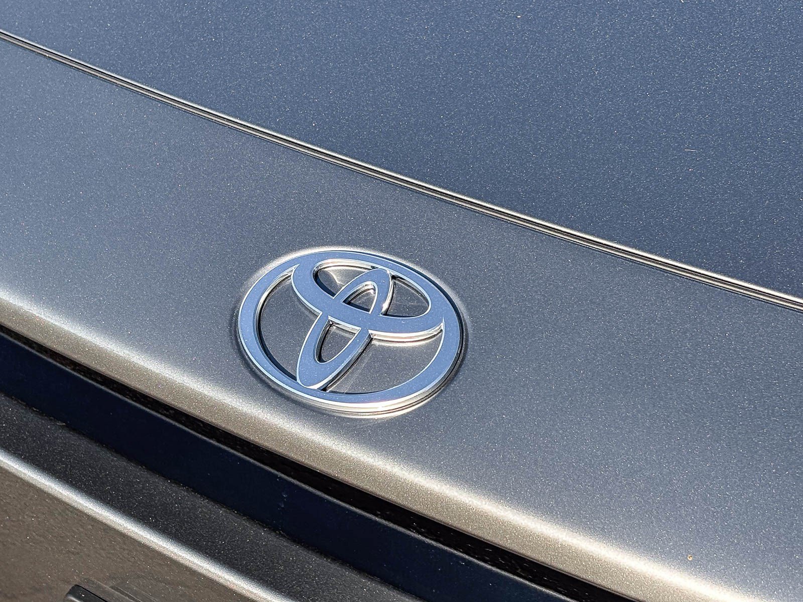 New 2026 Heavy Metal with Midnight Black Metallic roof <sup>1</sup> Toyota  Limited image 9