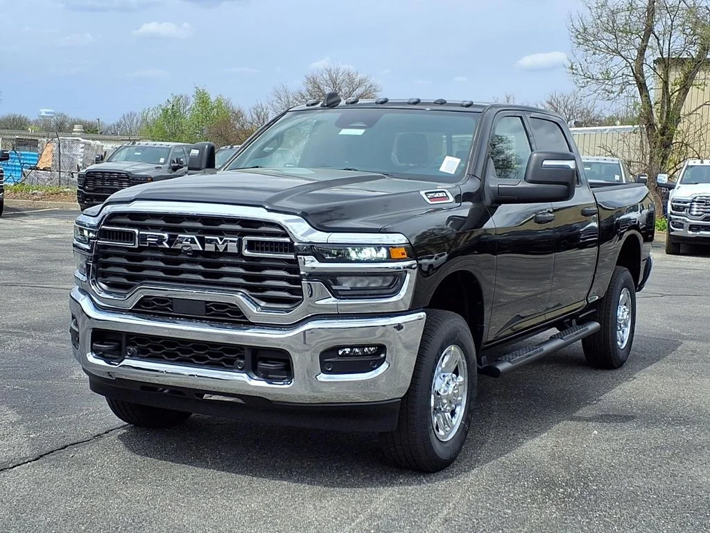 New 2026 Diamond Black Crystal Pearl-Coat Exterior Paint RAM Tradesman image 2