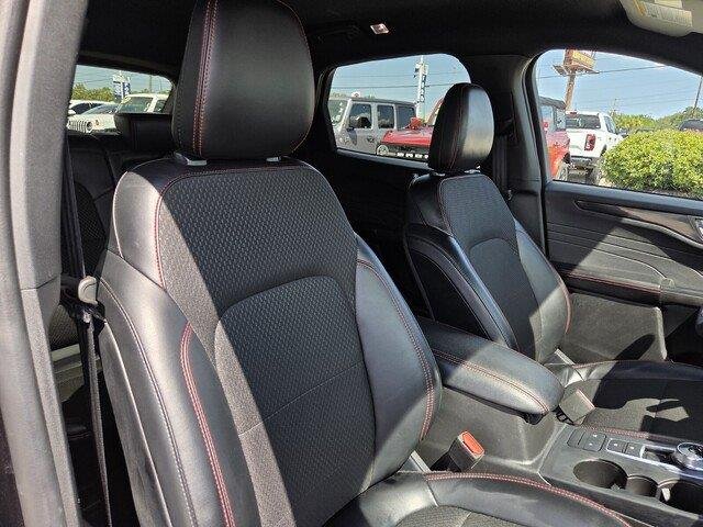 Used 2025 Agate Black Metallic Ford ST-Line image 32