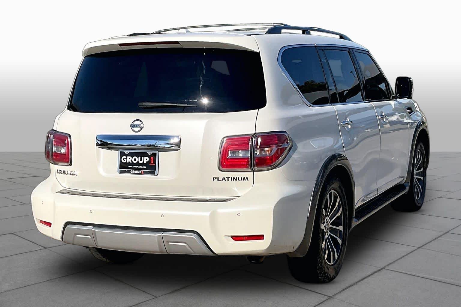 Used 2017 Pearl White Nissan Platinum image 12