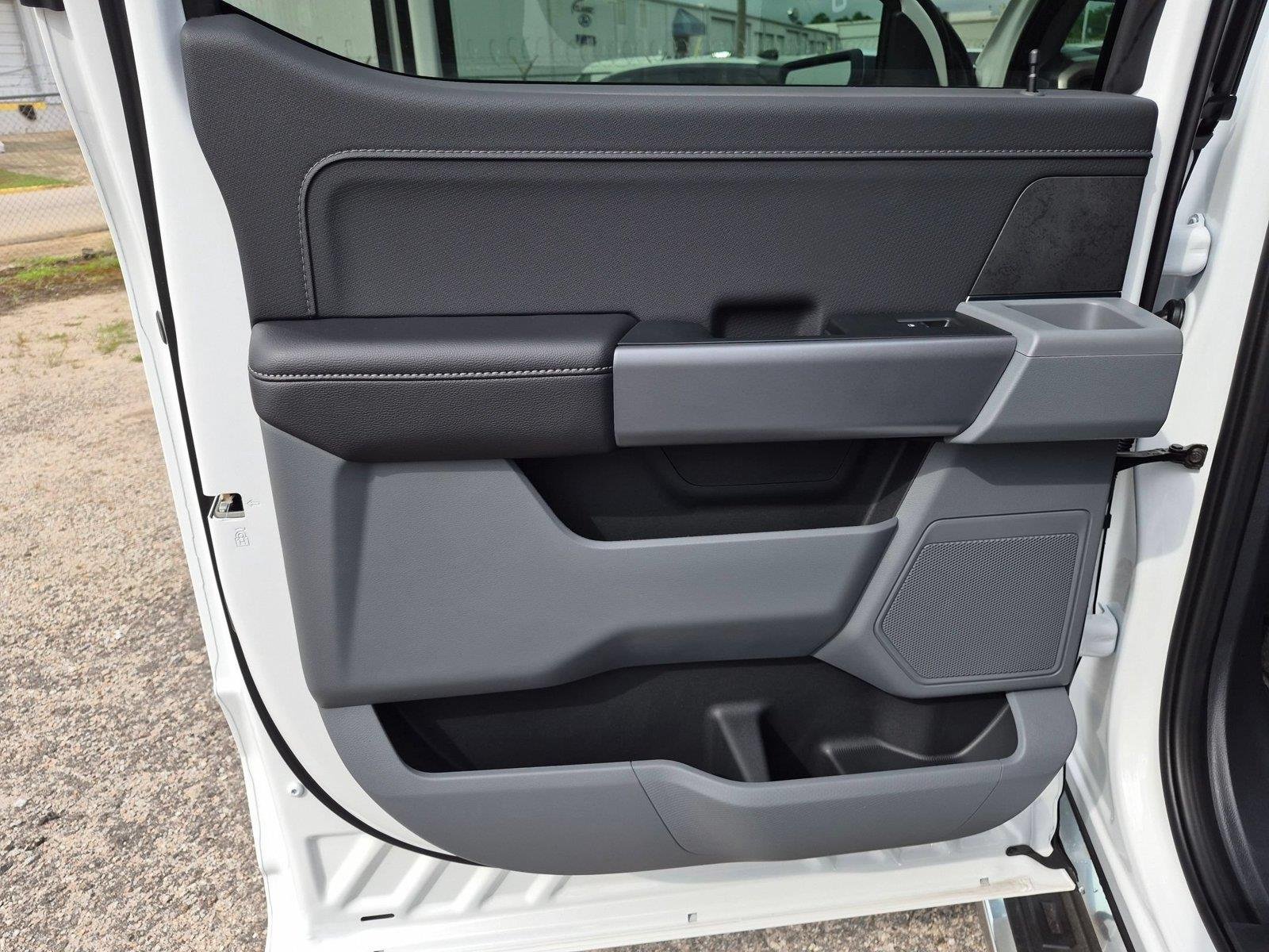 New 2026 Oxford White Ford XLT image 24
