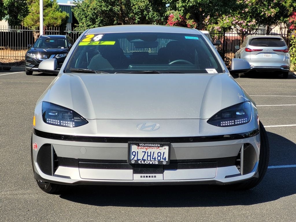 Used 2024 Silver Hyundai SE image 3