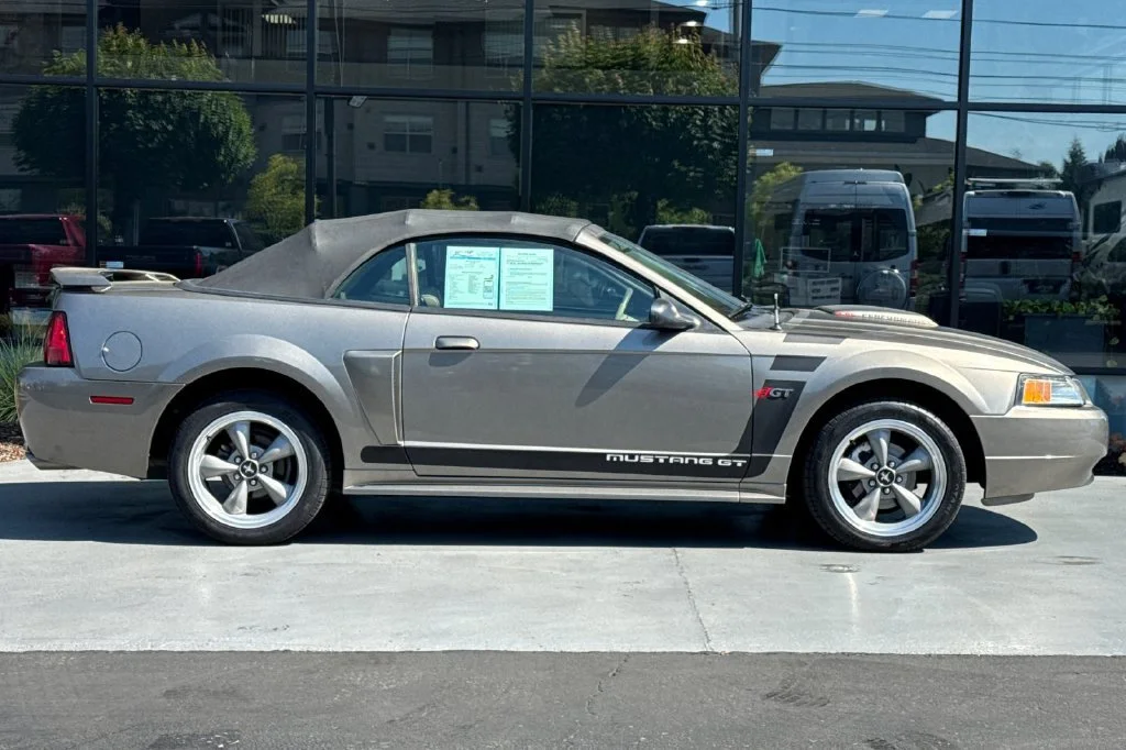 2002 Ford Mustang GT Deluxe - Photo 3