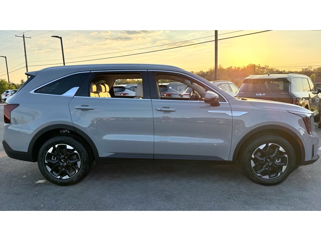 2026 Kia Sorento S photo 2