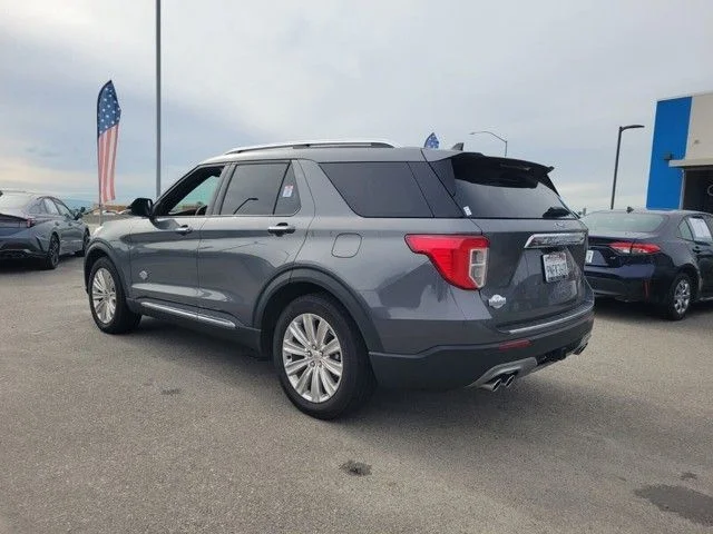 Used 2024 Gray Metallic Ford King Ranch image 4