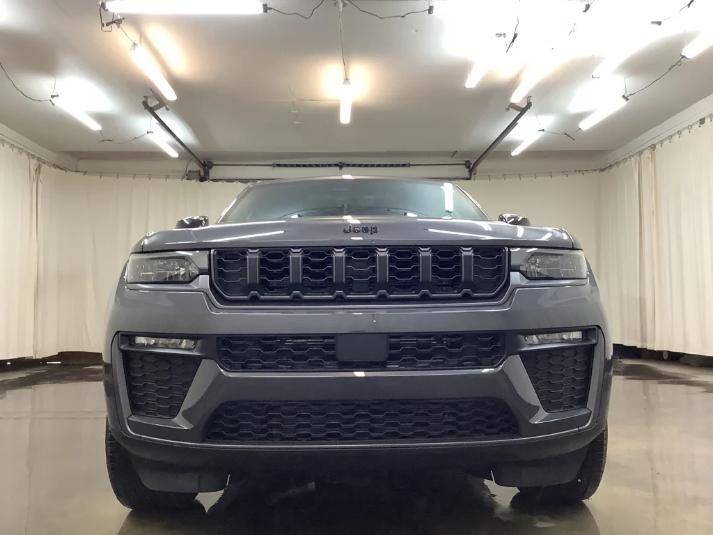 New 2026 Baltic Gray Metallic Clear-Coat Exterior Paint Jeep Limited image 11
