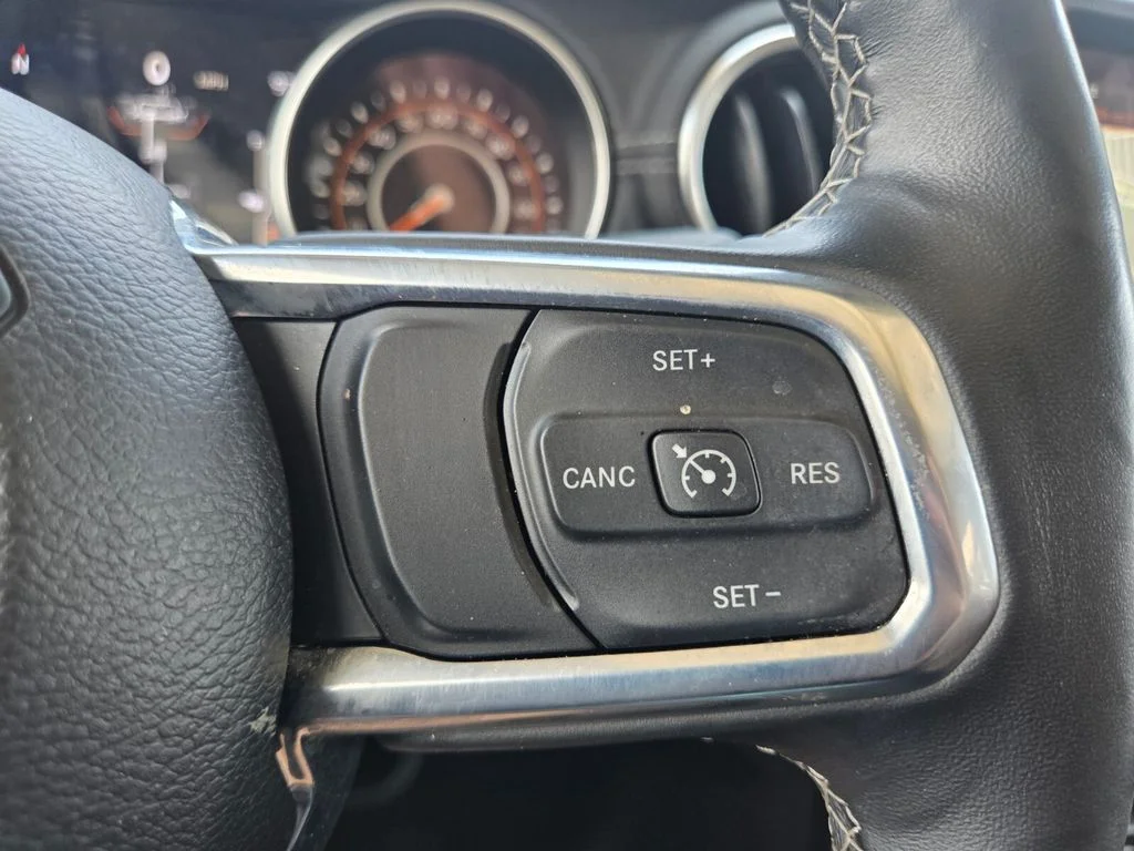 Used 2020 Green Jeep Unlimited Sahara image 14