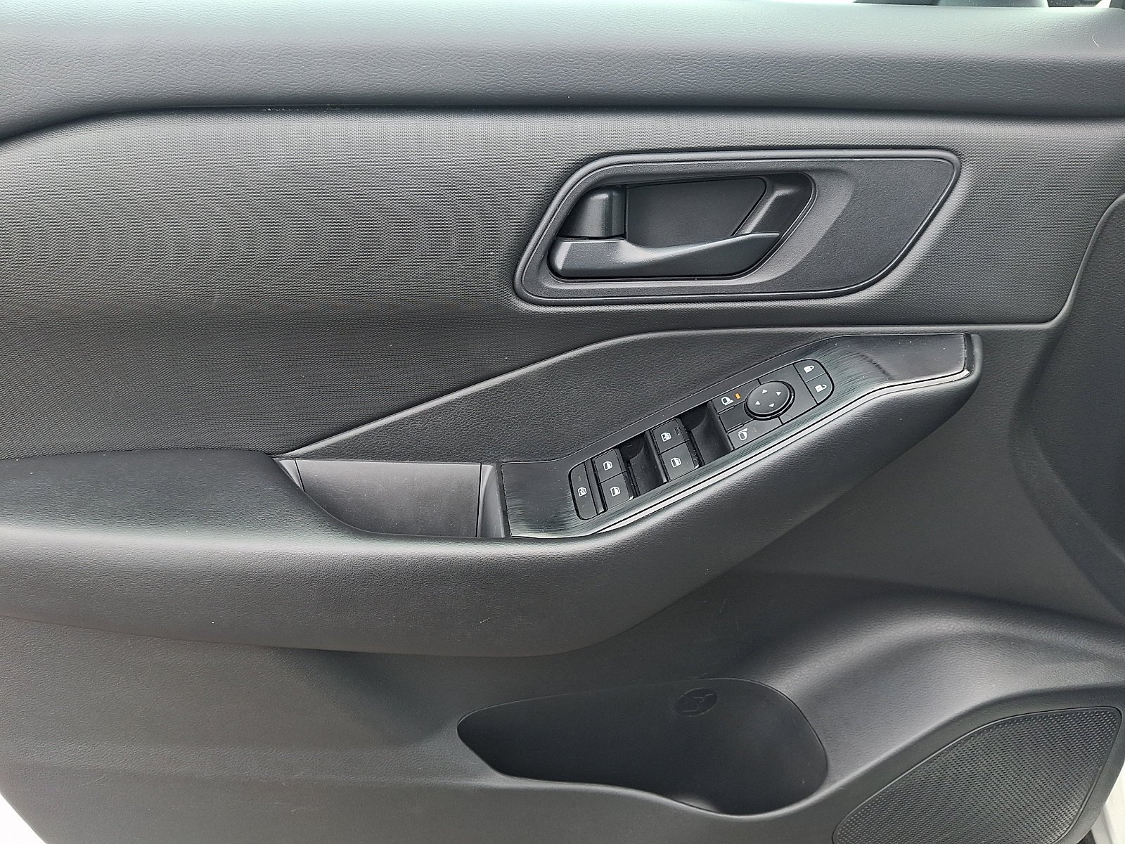 Used 2024 Glacier White Nissan S image 12