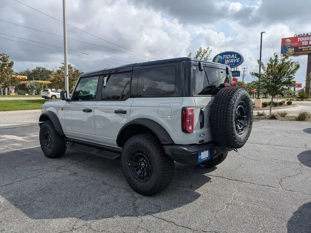 New 2026 Avalanche Gray Ford Badlands image 6