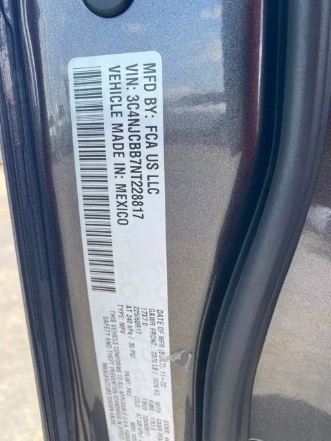 Used 2022 Granite Crystal Clearcoat Metallic Jeep Latitude image 39
