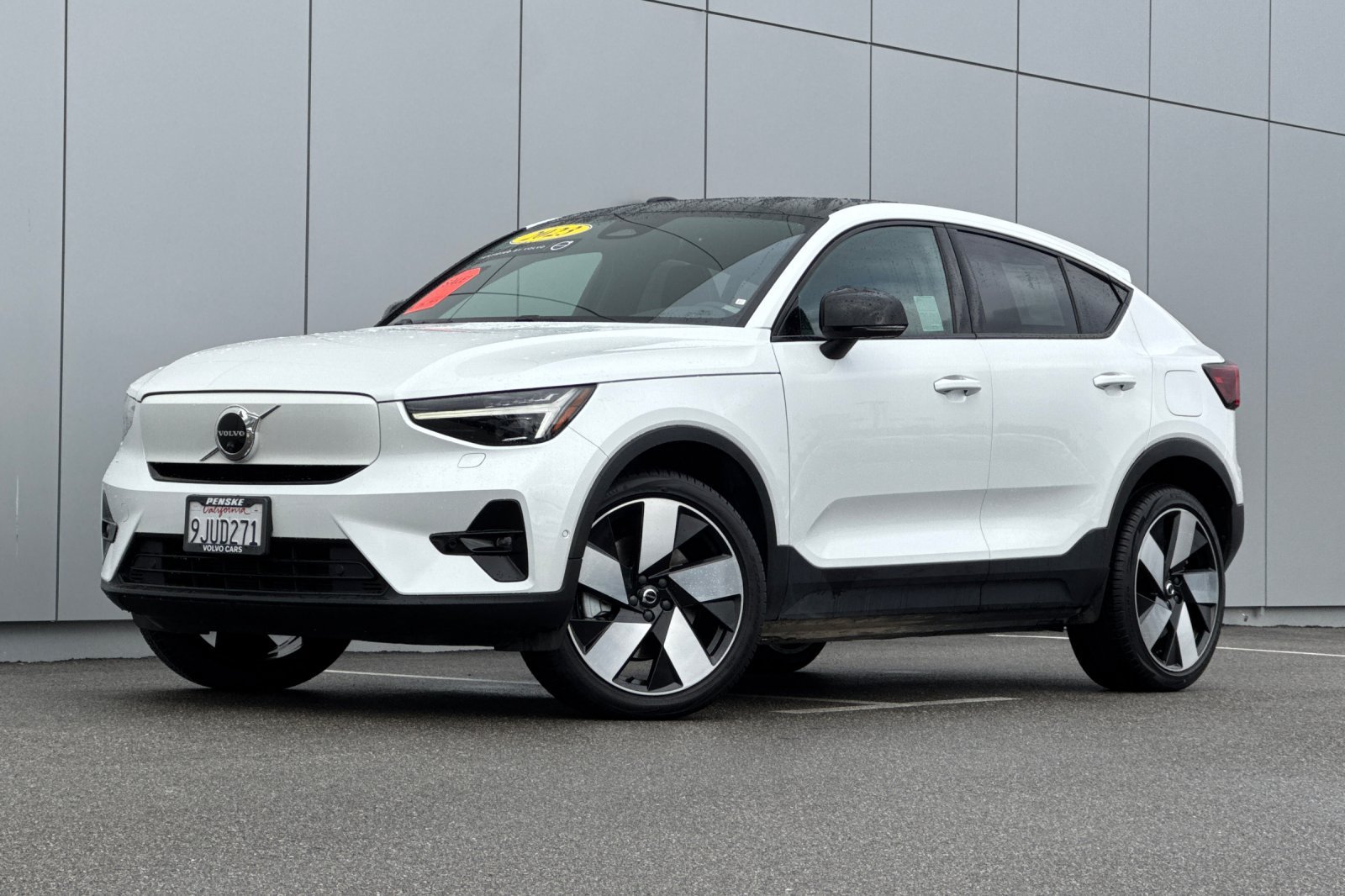 Used 2023 White Volvo Ultimate image 1