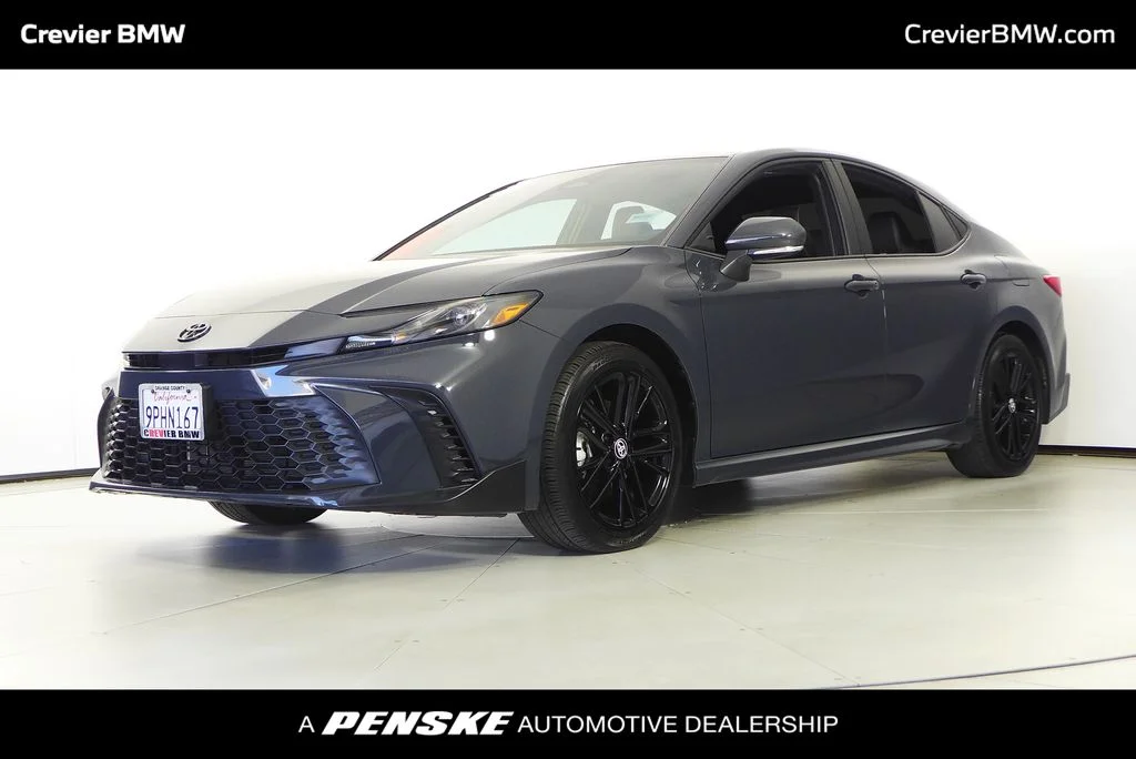 Used 2025  Toyota SE image 1