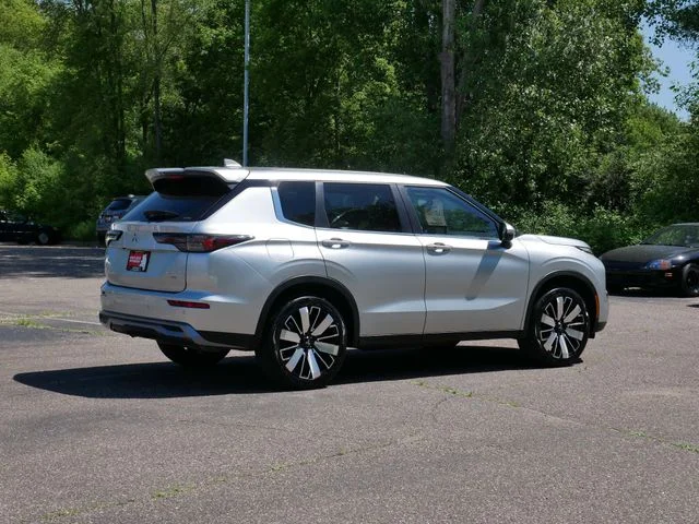 Certified Used 2025 Alloy Silver Metallic Mitsubishi SE image 5