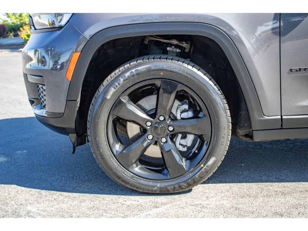 Used 2023 Baltic Gray Metallic Clearcoat Jeep Altitude image 5