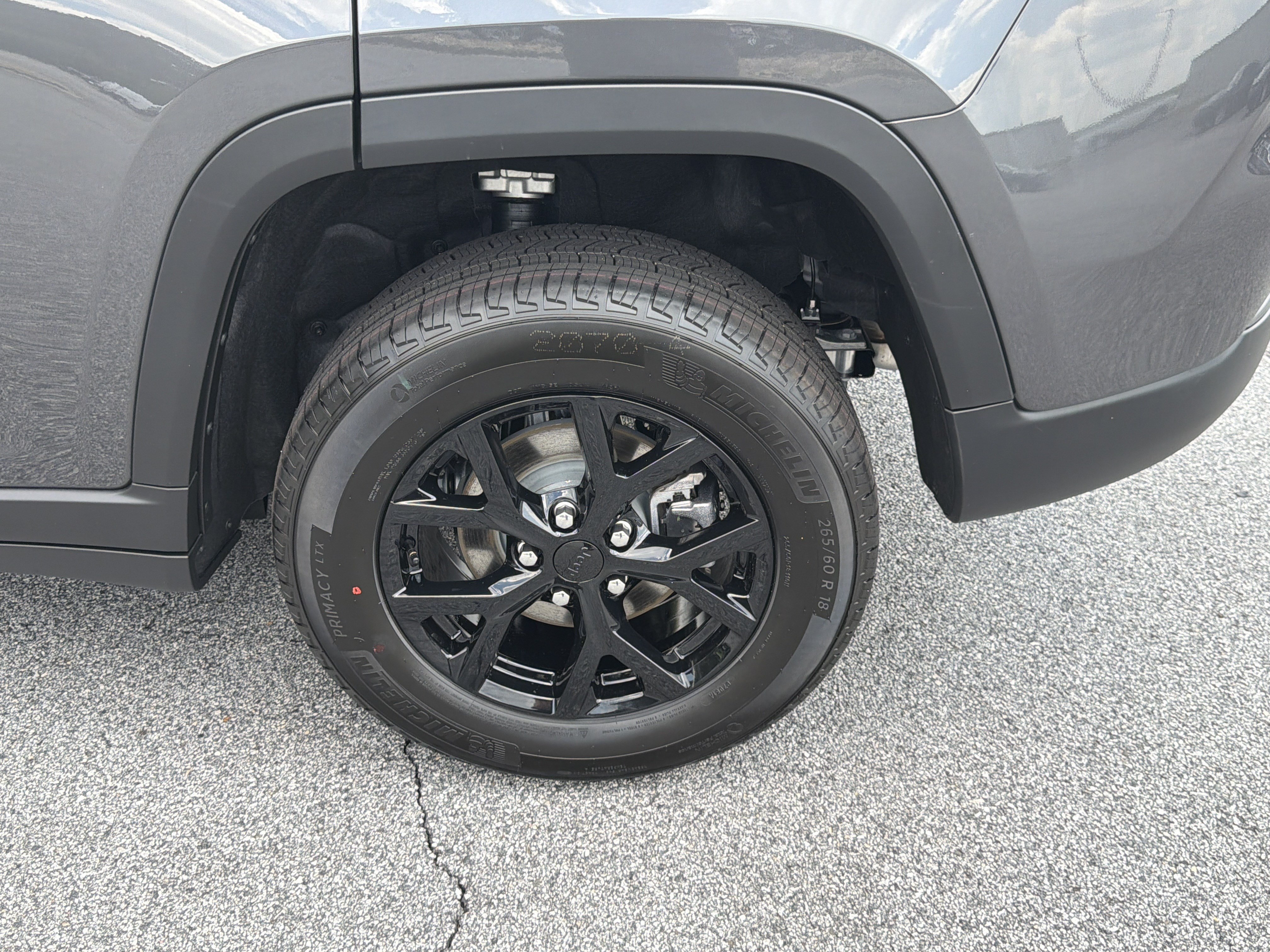 New 2026 Baltic Gray Metallic Clear-Coat Exterior Paint Jeep Altitude image 24