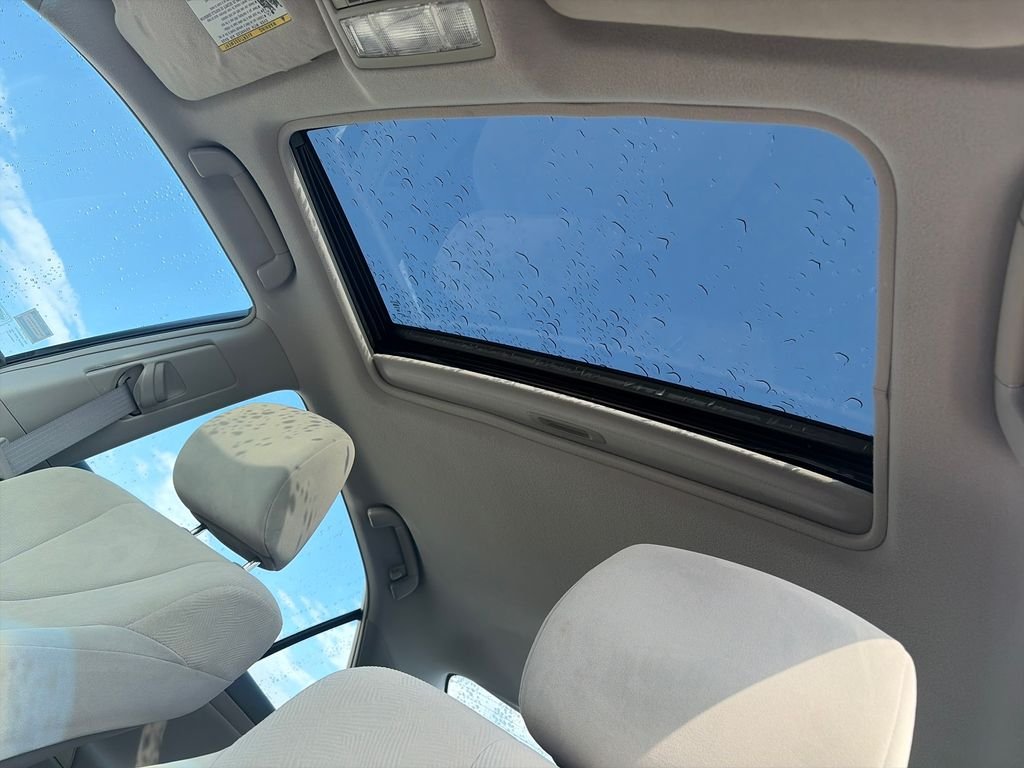 Used 2009 Super White Toyota  image 19