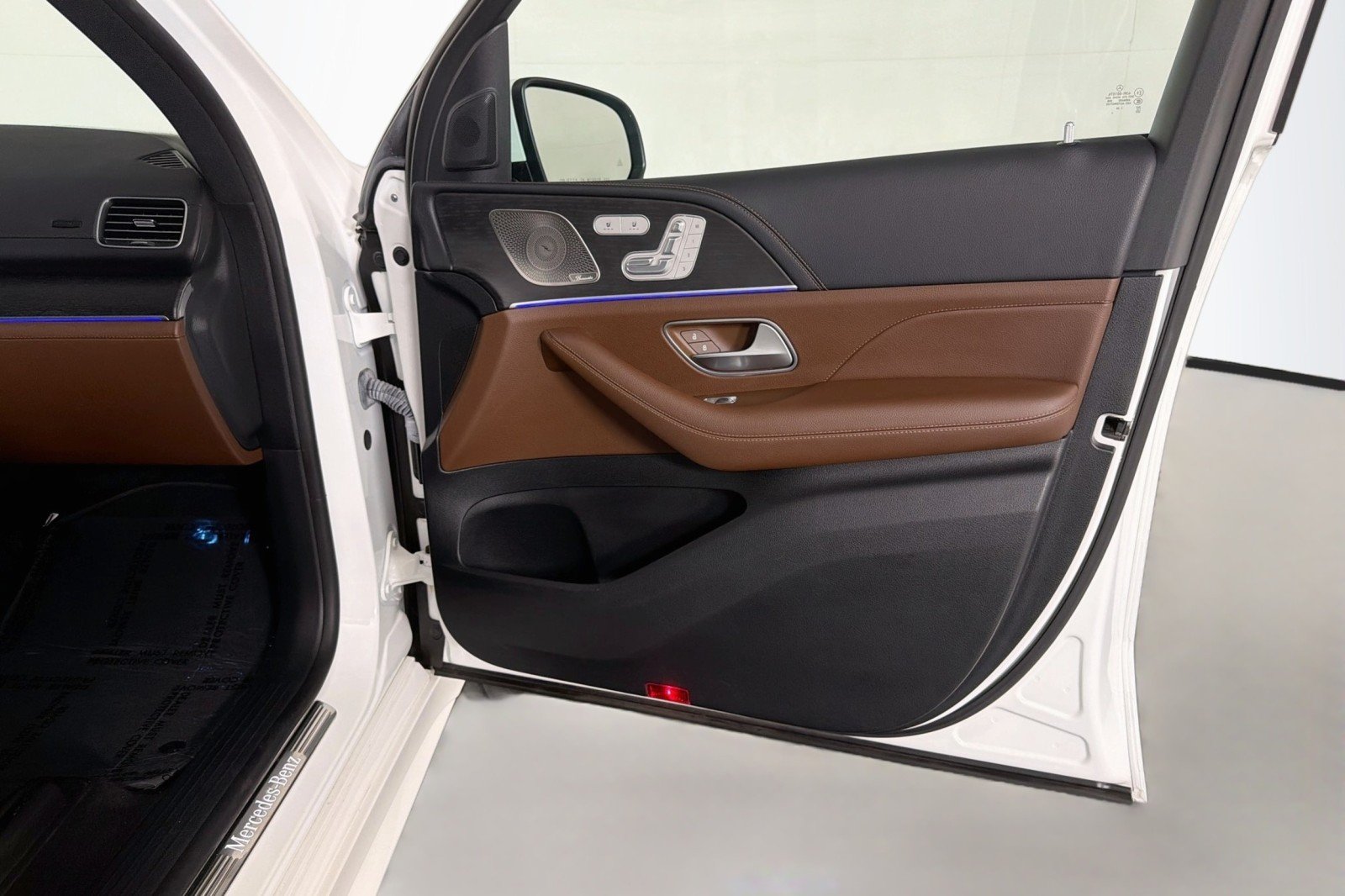 Certified Used 2024 Polar White Mercedes-Benz 450 image 26