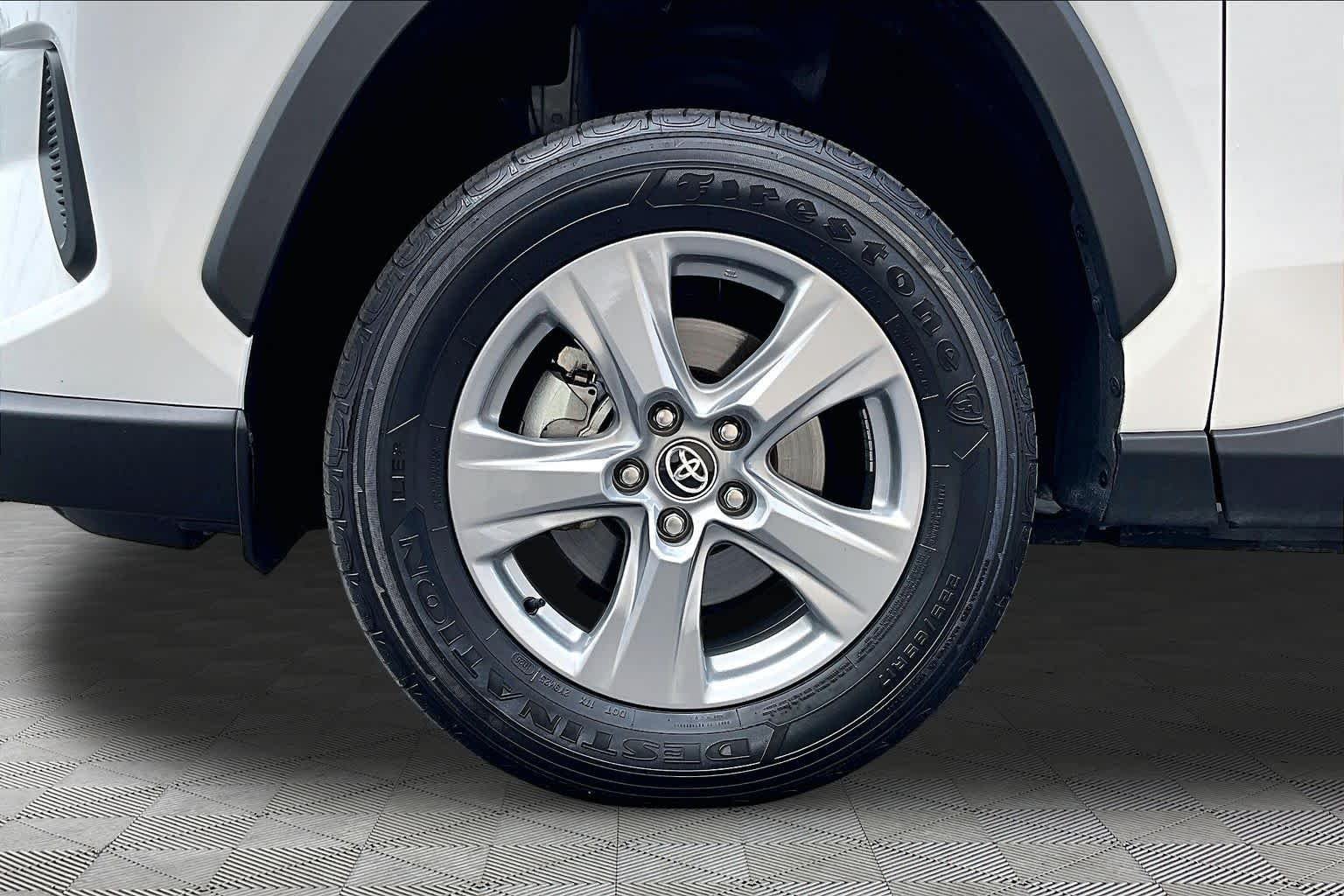 Certified Used 2025 Ice Cap Toyota Hybrid XLE image 11
